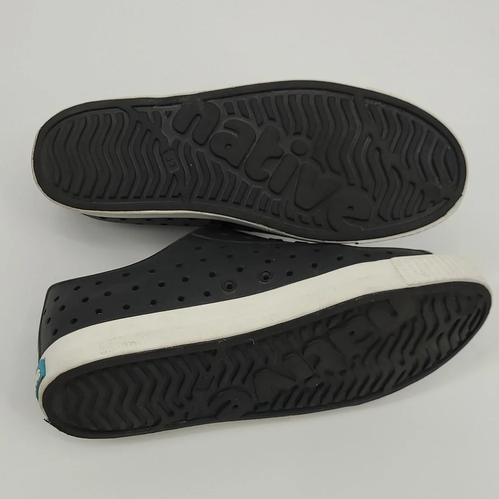 Native Black Slip On Junior Size 3